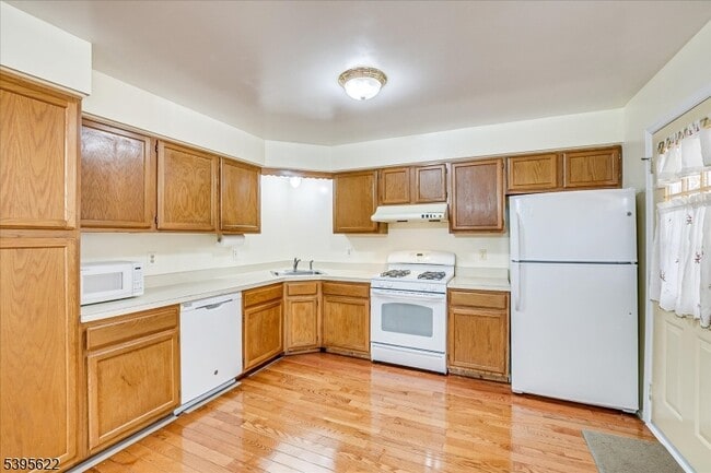 Building Photo - 536 Elsie Ave