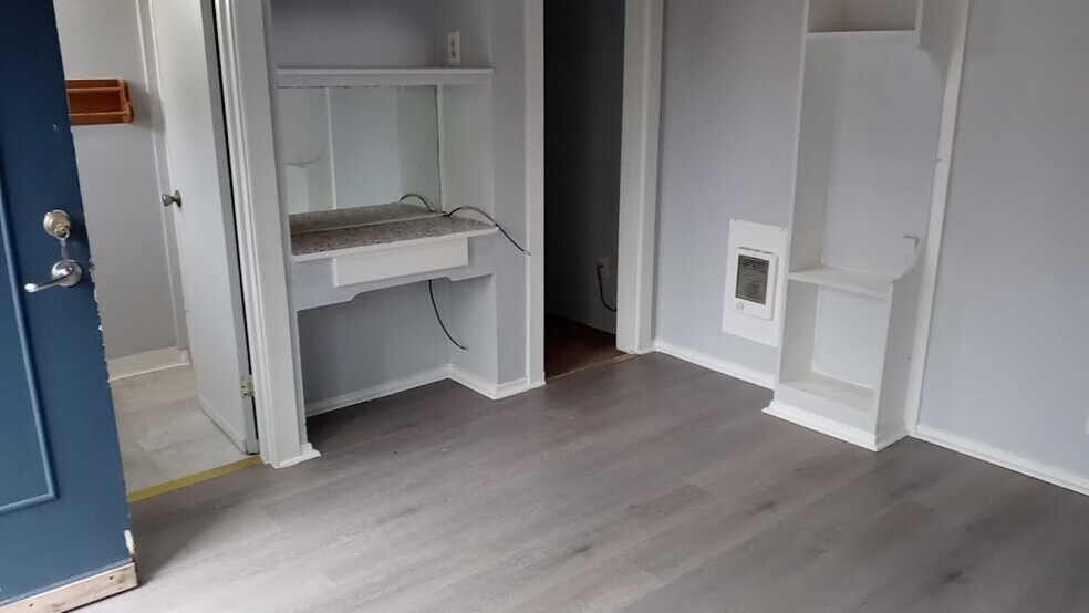 Building Photo - 430 S Holladay Dr