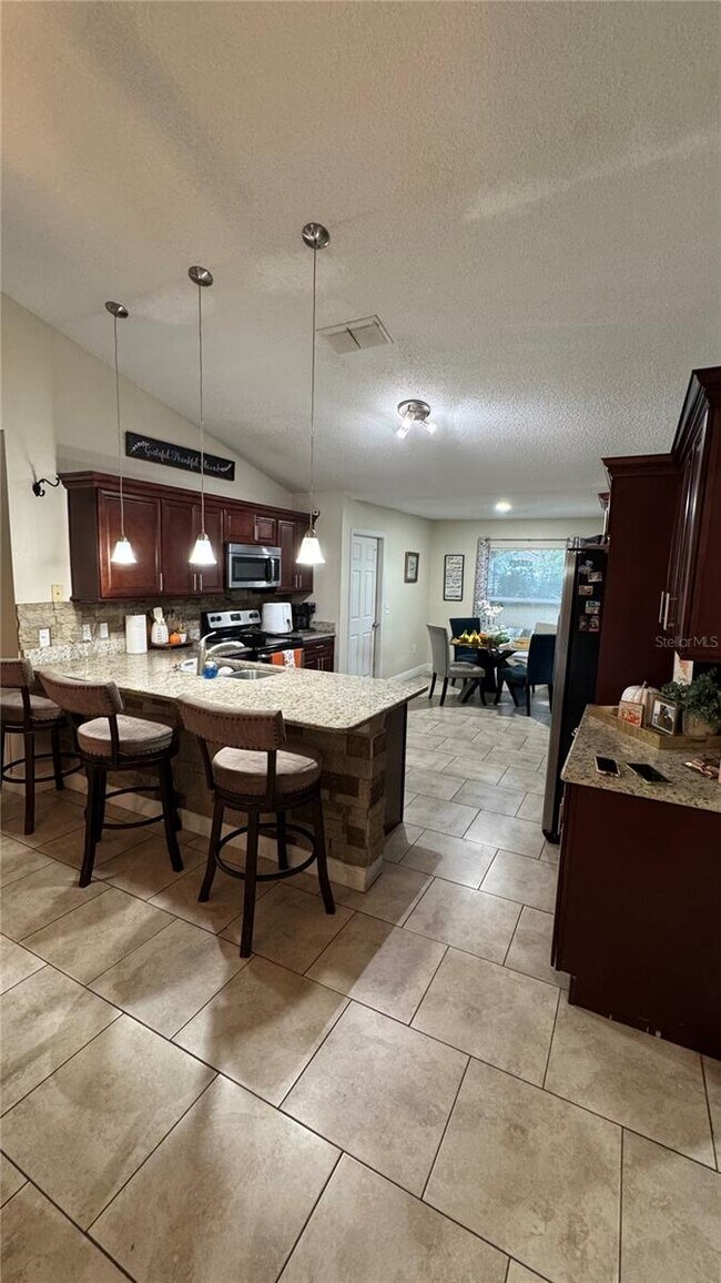 Building Photo - 3923 Blackberry Cir