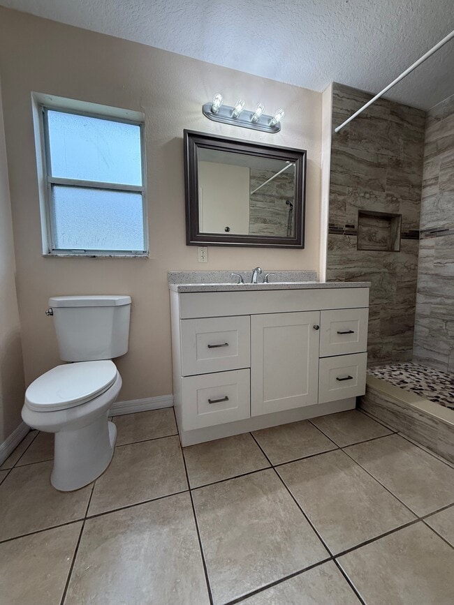 Building Photo - 972 N Fairbairn Dr