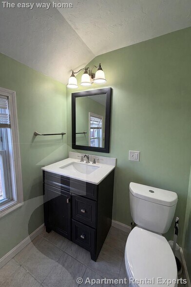 Building Photo - 1040 Broadway