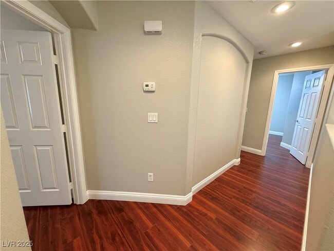 Building Photo - 2301 Summer Home St