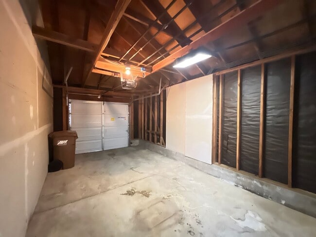 Building Photo - Ground floor Condo with sky views, Benicia