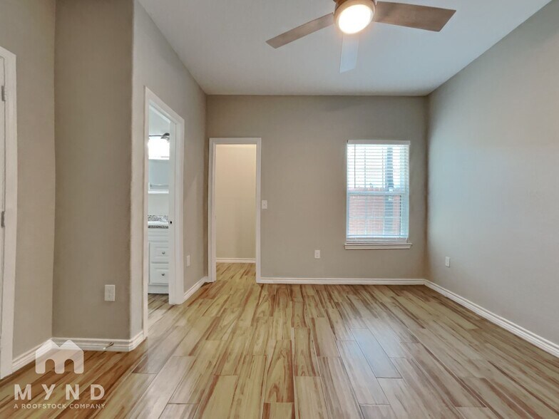 Building Photo - 16871 W Juneau St