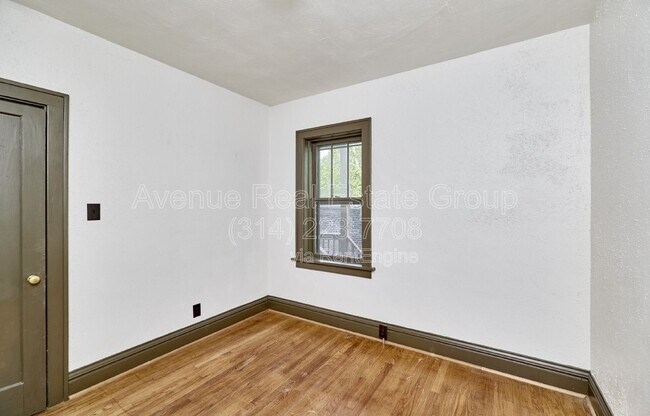 Building Photo - 5021 Ray Ave