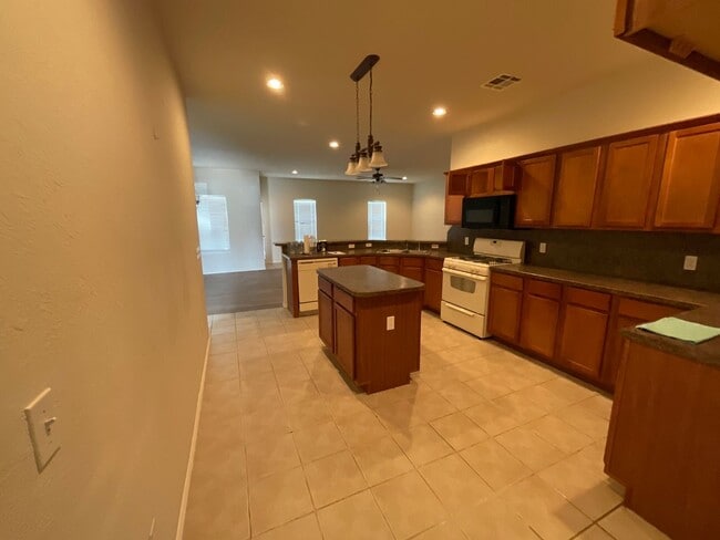 Building Photo - 6800 Old Glory Ln
