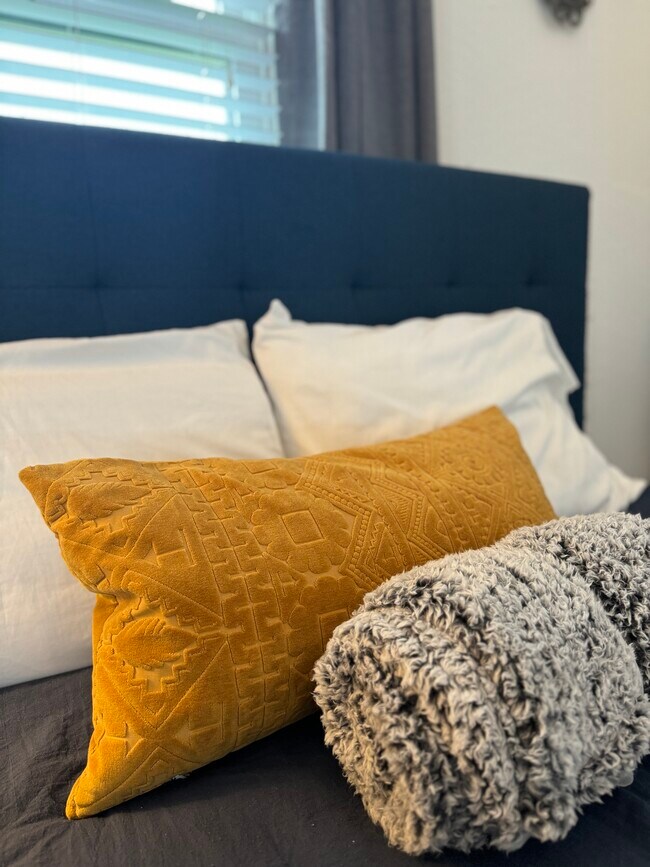 Building Photo - 5006 Hardy St