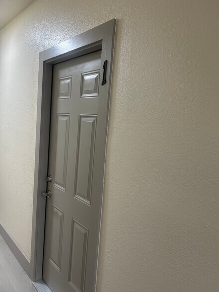 Building Photo - 430 E Acacia St