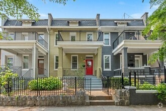 Building Photo - 1110 Orren St NE