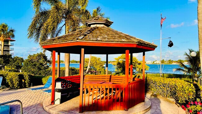 Building Photo - 107 Half Moon Cir