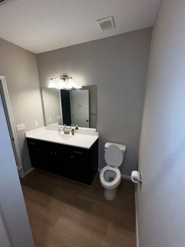 Building Photo - Charming 2-Bedroom, 3-Bath Home ASK ABOUT ...