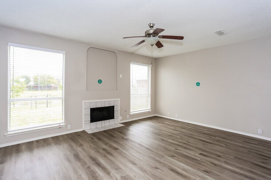 Building Photo - 2616 Lonesome Oak Dr