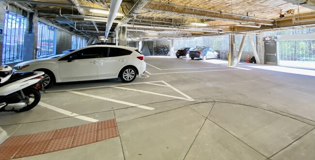 Building Photo - 610 Trent Dr