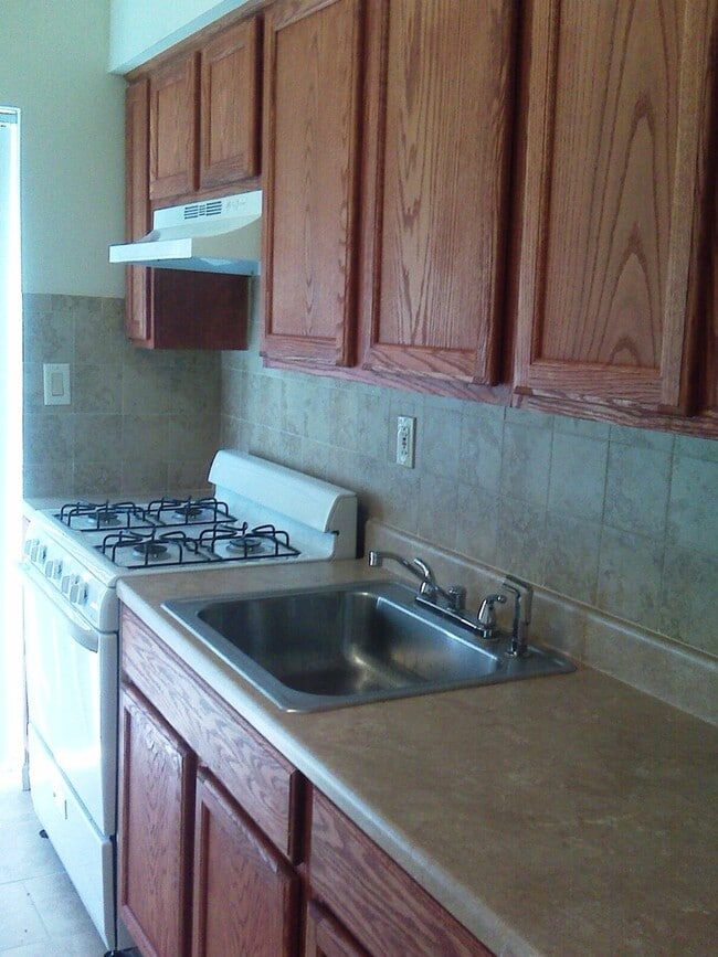 Building Photo - 2 Bedroom Home off of 22nd and Jackson Str...