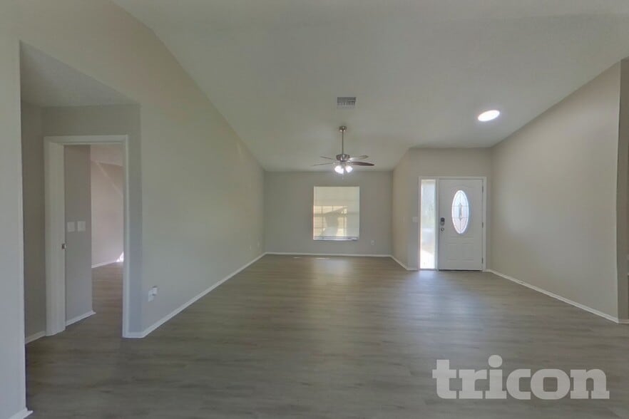 Building Photo - 39 Trotters Cir