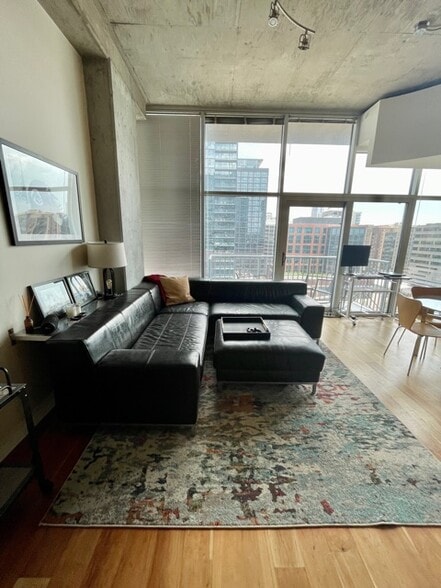 Building Photo - 1700 Bassett St