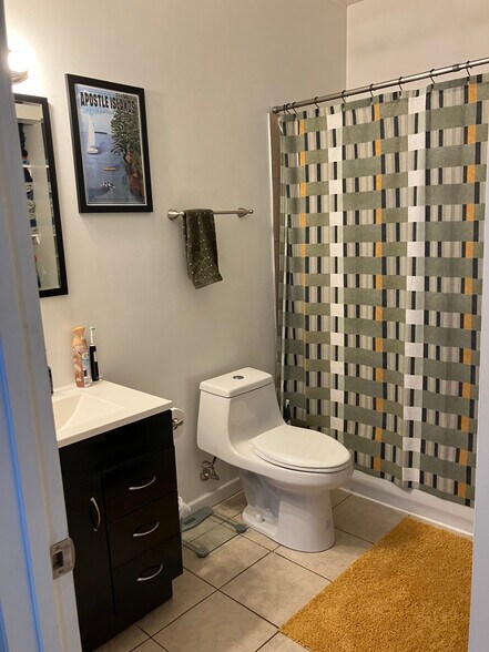 Bath - 1726 N Pulaski St