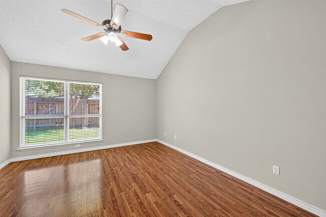 Building Photo - 4650 Glenvillage St