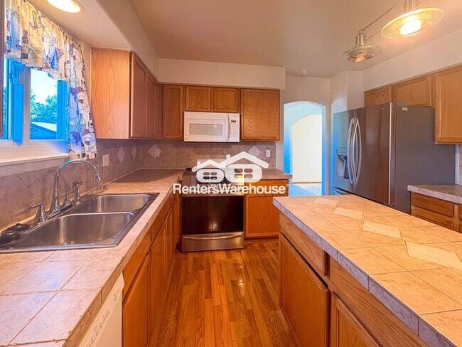 Building Photo - Available now! Stunning 4 Bed, 4 Bath Corner Lot in a Fantastic Area