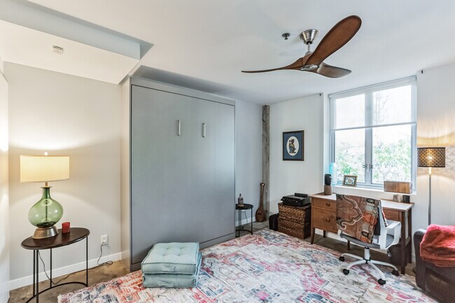 Building Photo - 1115 S Alamo St