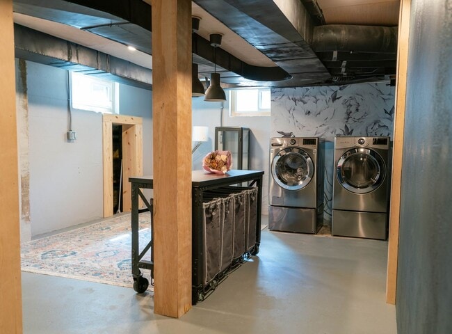 Building Photo - Charming 4 Bed, 2/5 Bath East Bench House