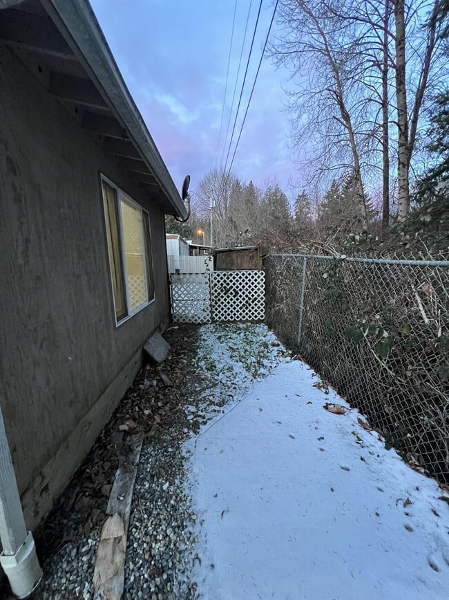 Building Photo - 100 S Davies Rd