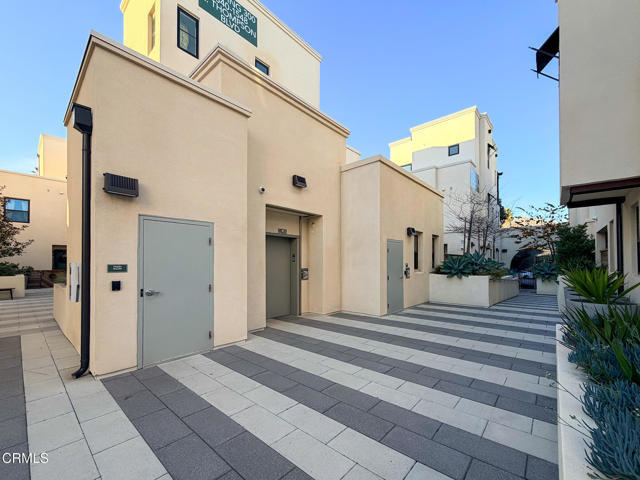 Building Photo - 1568 E Thompson Blvd