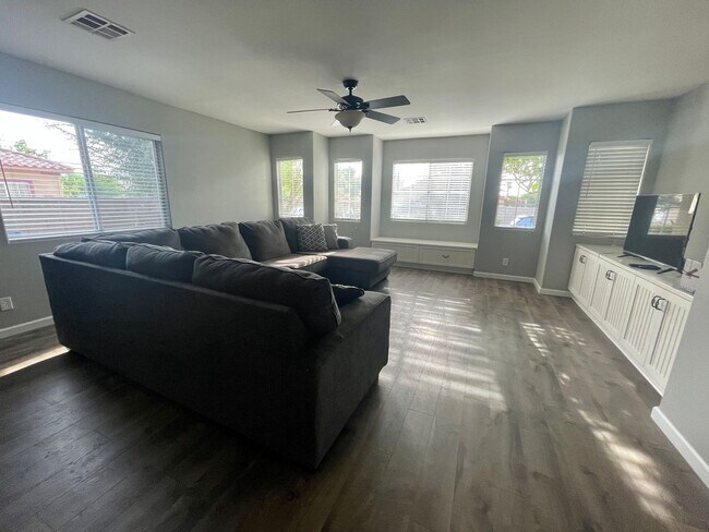 Building Photo - COMING SOON!!! Beautiful 3 Bedroom, 2 Bathroom + Den Residence in the Heart of La Quinta!