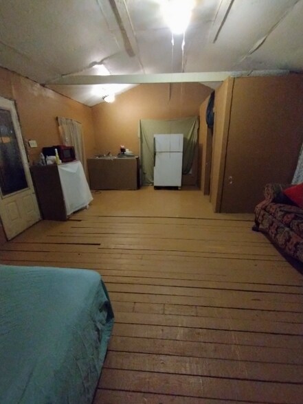 Building Photo - 357 Holly Ln