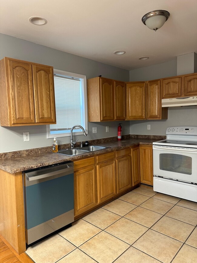 Building Photo - 319 Charles Ave