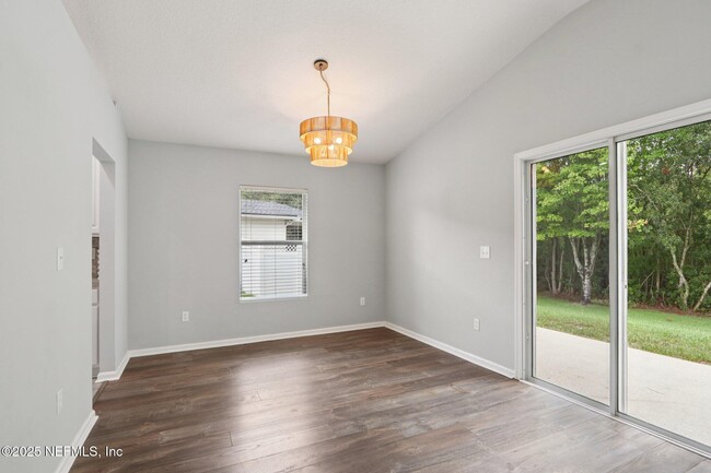 Building Photo - 562 S Aberdeenshire Dr