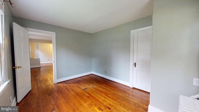 Building Photo - 15 E Custis Ave