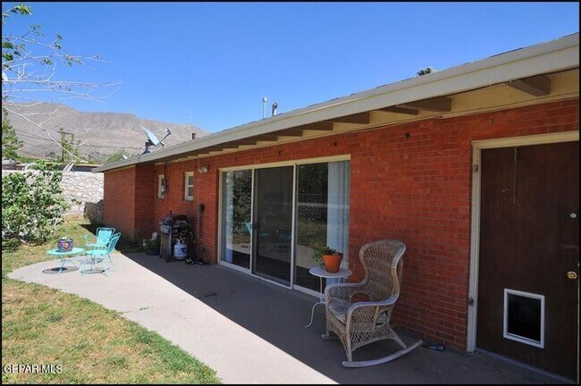 Building Photo - 4233 Hampshire Ln