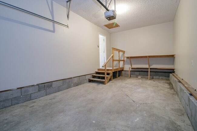 Building Photo - 233 Waterford Dr