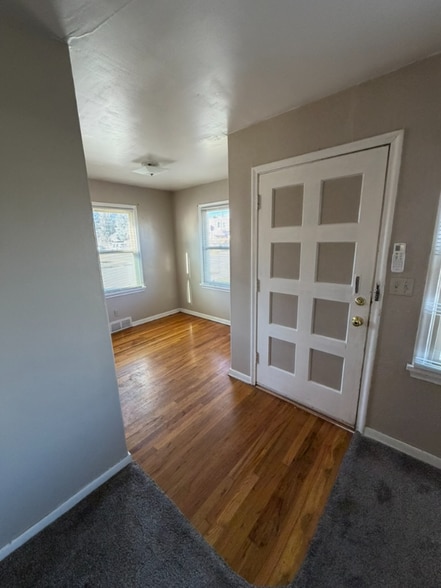 Primary Photo - 289 W 19th St