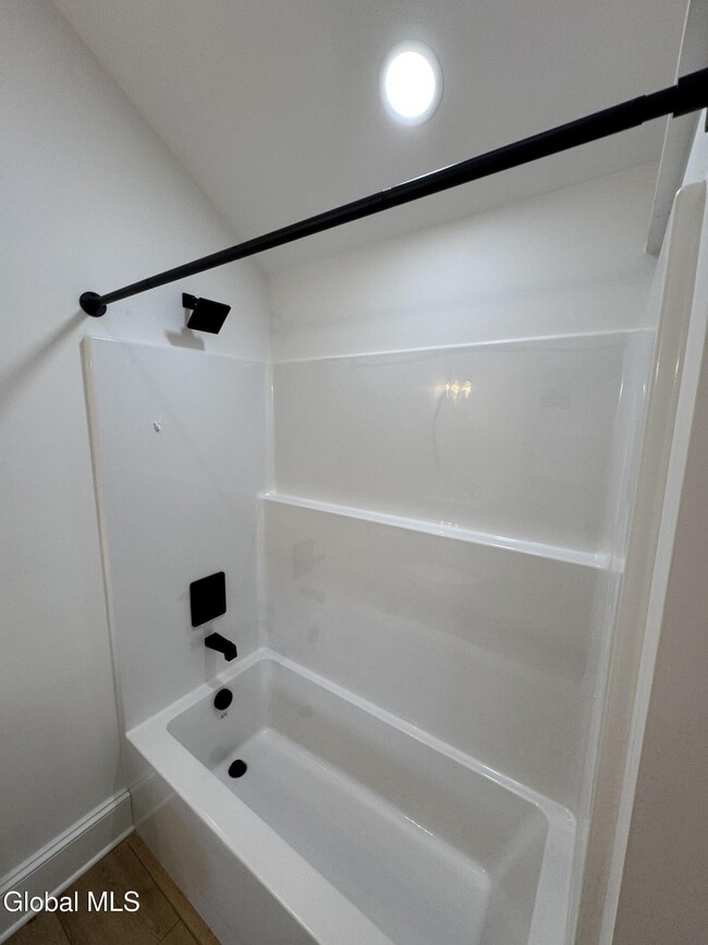 Building Photo - 675 Mac Elroy Rd