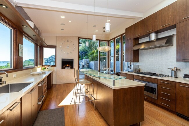 Building Photo - Luxurious Sausalito Breathtaking View Masterpiece! 4BR/3.5BA Home + 1BR/1BA Guest House! Parking!...