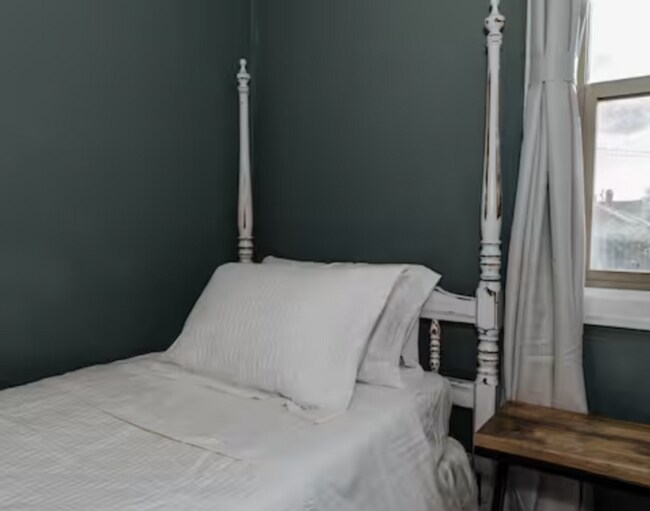 Building Photo - 1242 S 300 E