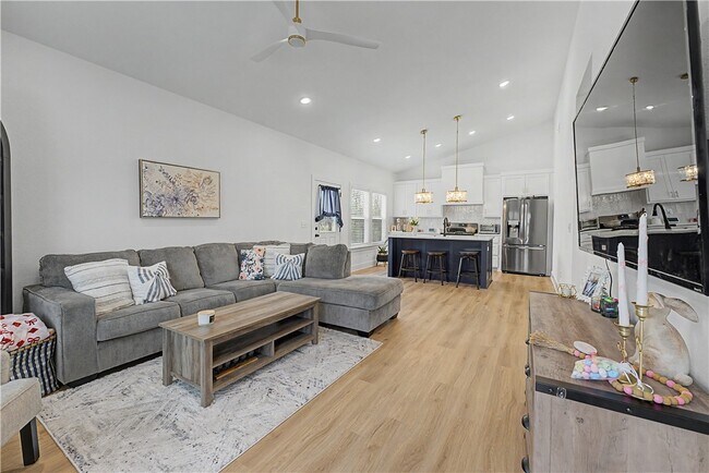 Building Photo - 20 Kentallen Ln