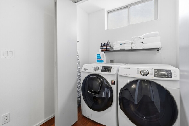 Building Photo - 1464 NW 70th St