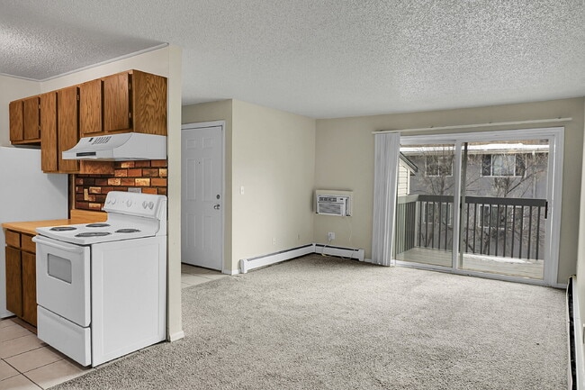 Building Photo - $1,320.95- 2 Bed, 1 Bath Apartment in Co Springs with Pool and Clubhouse Access!