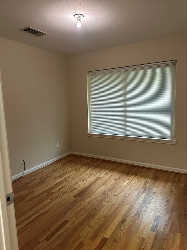 Building Photo - 3815 Gardendale Dr
