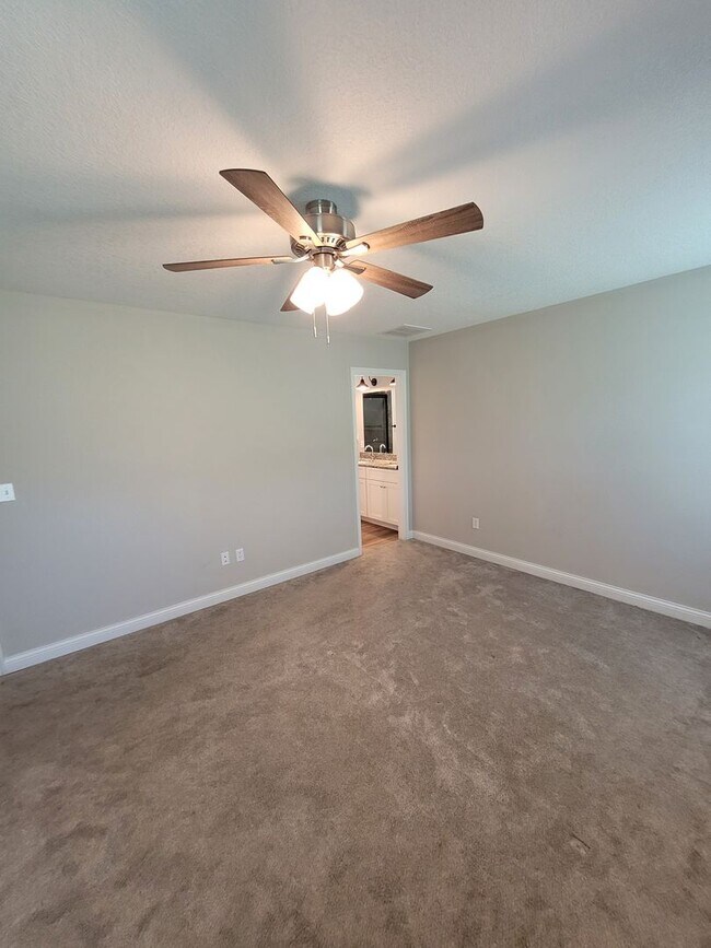 Building Photo - 3 Bedroom Home in South Columbia