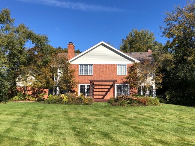 Building Photo - 1021 W Old Ml Rd