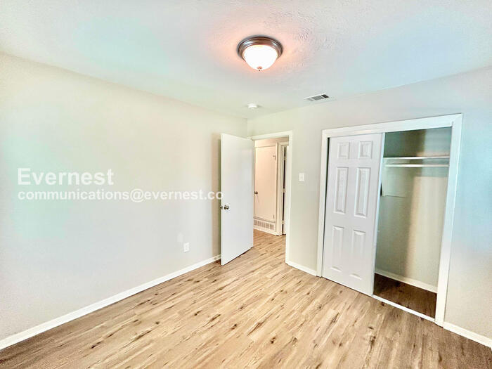 Building Photo - 6315 Silvery Moon Dr