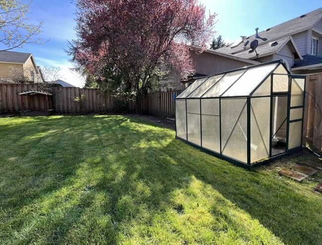 Building Photo - Beautiful 5 Bedroom Home + Office with Grand Entry, Gourmet Kitchen & Private Backyard