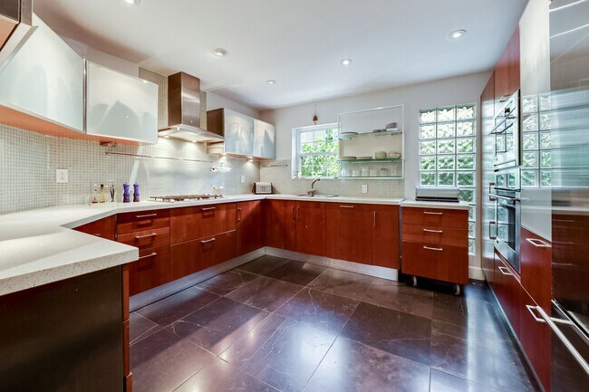 Building Photo - 3940 Loquat Ave