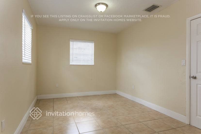 Building Photo - 810 N 69th Ave