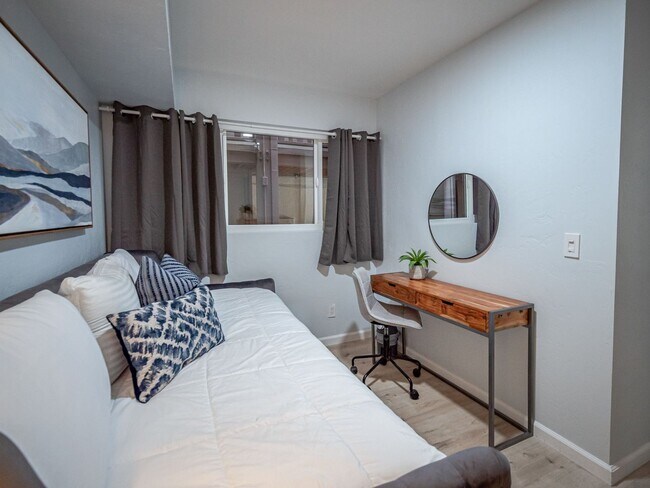 Building Photo - Fully Furnished Minutes from the Beach Newly Remodeled 2 Bedroom Move in Ready!