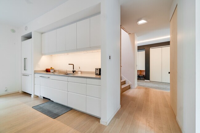 Building Photo - 40 Russells Hill Rd